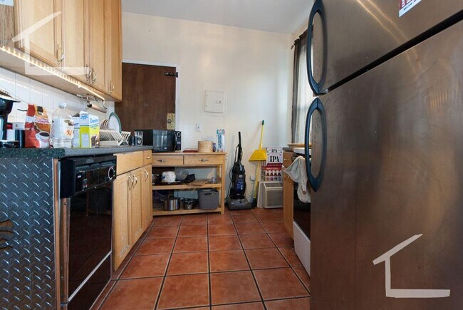 Building Photo - 3-bed BU Allston on Comm Ave