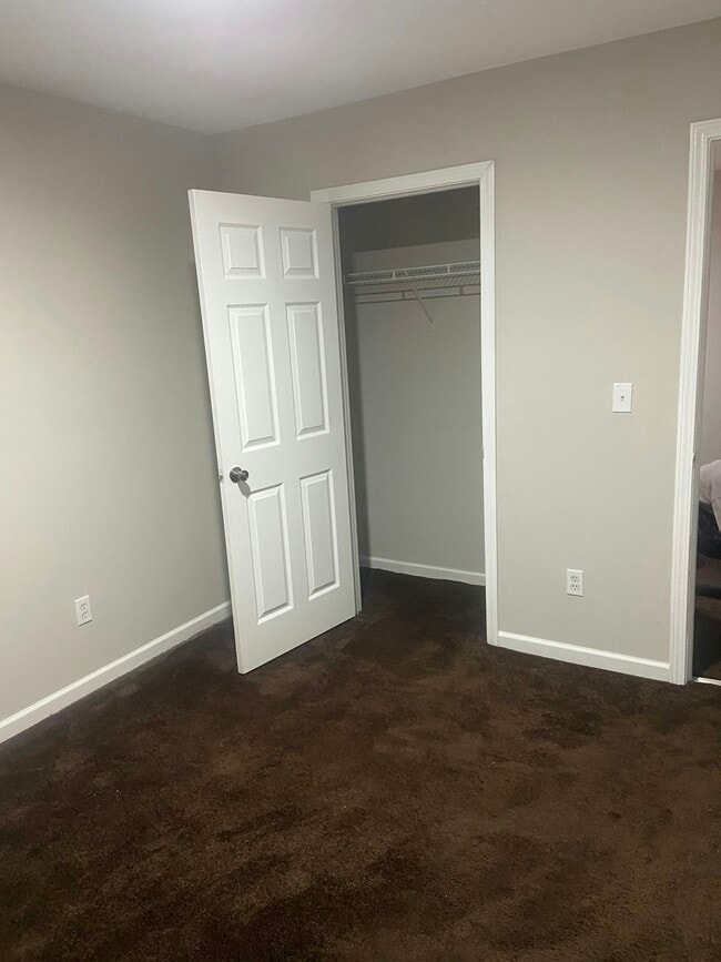 Building Photo - 7092 Walton Hl