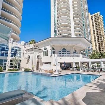 Building Photo - 16047 Collins Ave