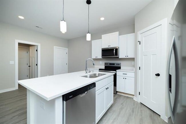 Building Photo - 5048-5050 S. Sycamore Ct.