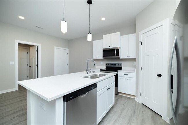 Building Photo - 548-550 W. 50th Ct. S.