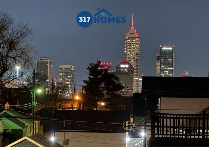 Primary Photo - Modern Two Bedroom with Balcony in Holy Cross