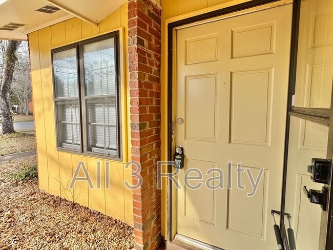 Foto del edificio - 6332 Pinebrook Dr