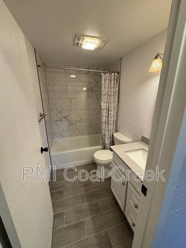 Building Photo - 104 Judson St