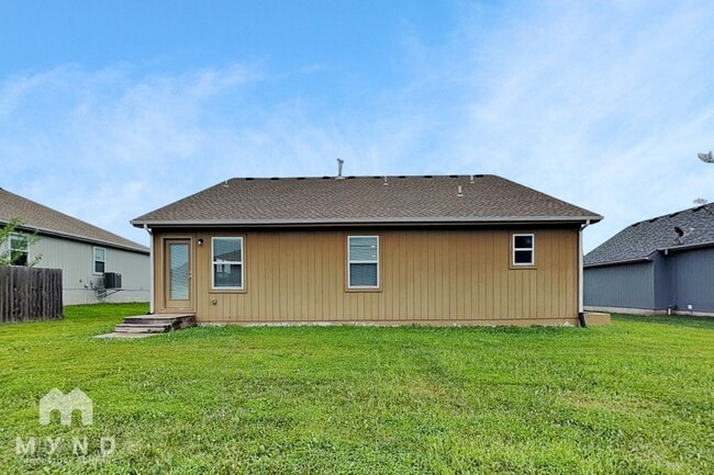 Building Photo - 742 S Cypress St