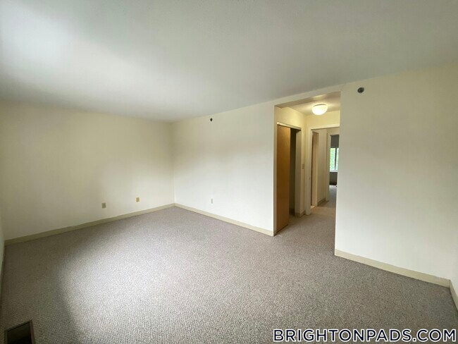 Foto del edificio - 140 N Beacon St