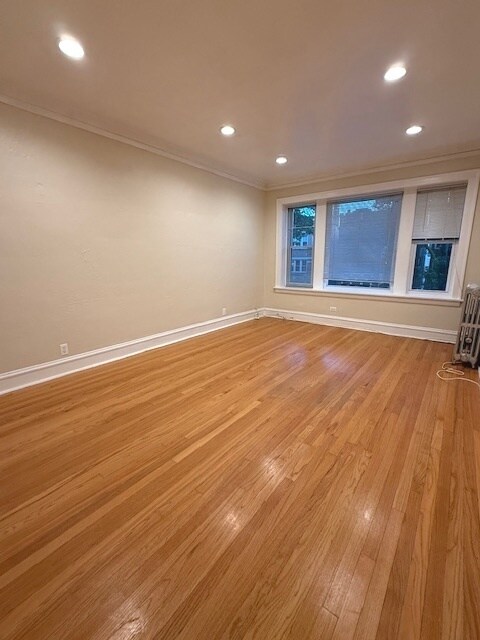 Foto del edificio - 2042 W Farragut Ave