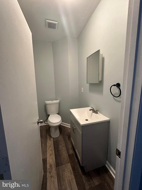 Building Photo - 512 S Pulaski St