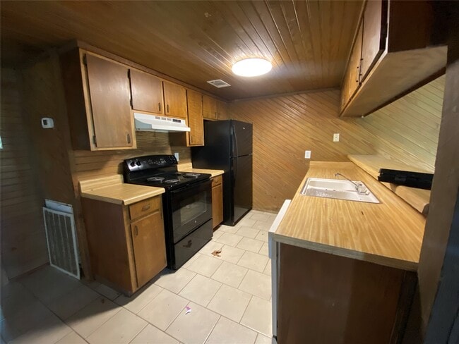 Building Photo - 22358 Piney Point Rd