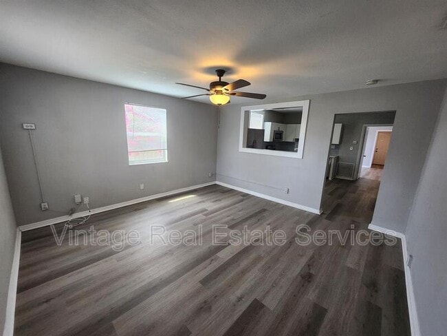 Photo - 2406 E Clark St Apartment