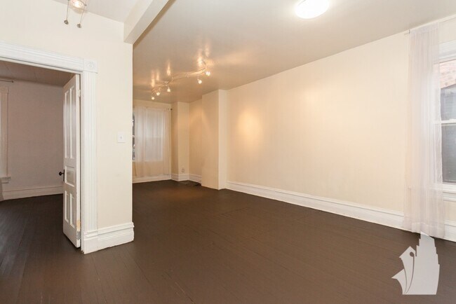 Building Photo - 1828 N Whipple St