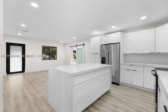 Foto del edificio - 331 W 40th Pl