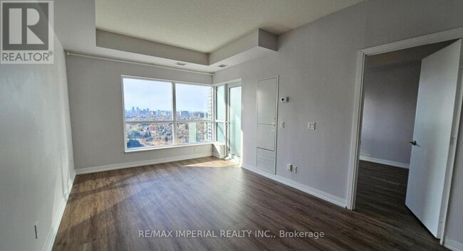 Building Photo - 181 Village Green Square