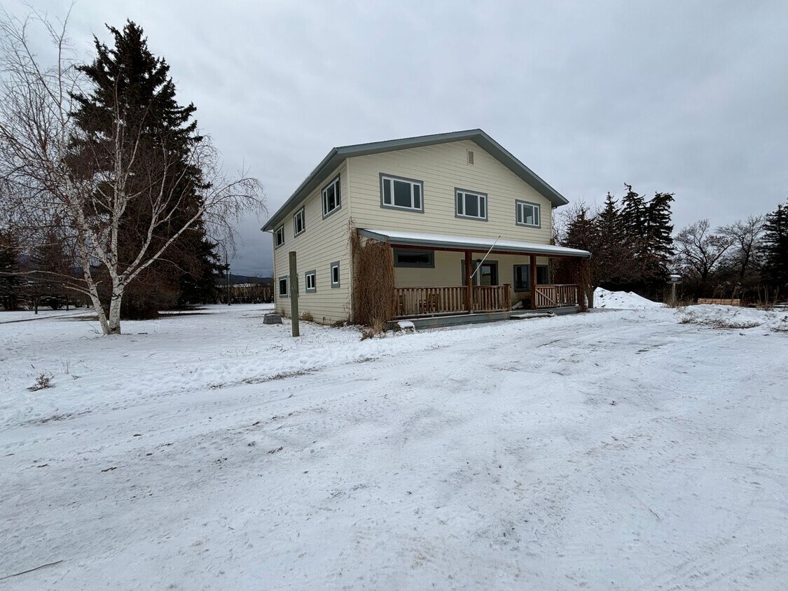 Primary Photo - Gorgeous 5 bedroom house in the Bozeman co...