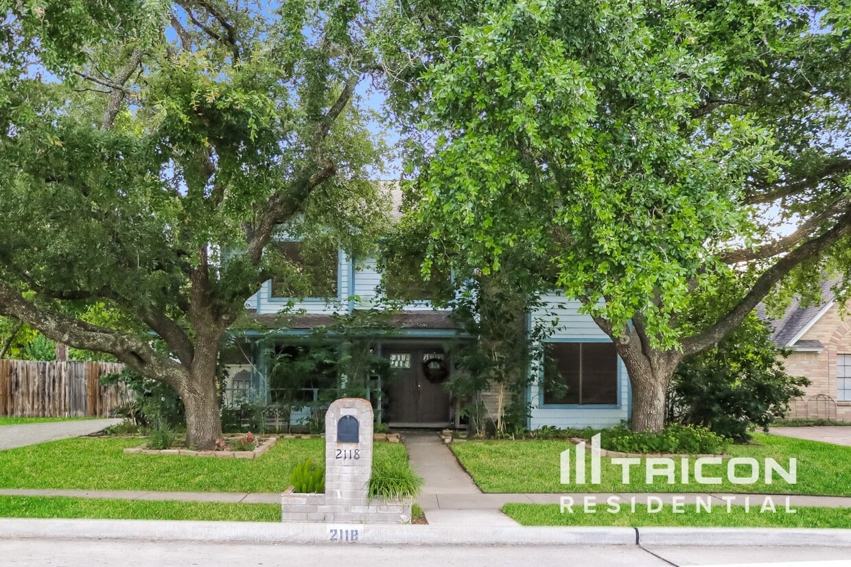 Foto principal - 2118 Waterfall Dr