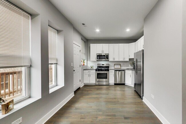 Building Photo - 3805 N Ashland Ave