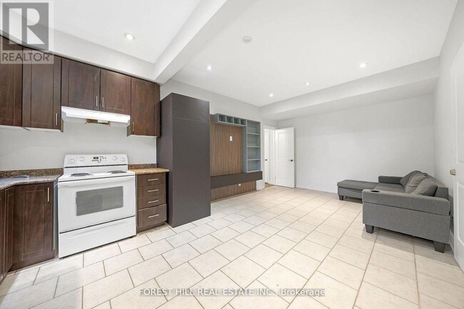 Building Photo - 106 Nipigon Ave