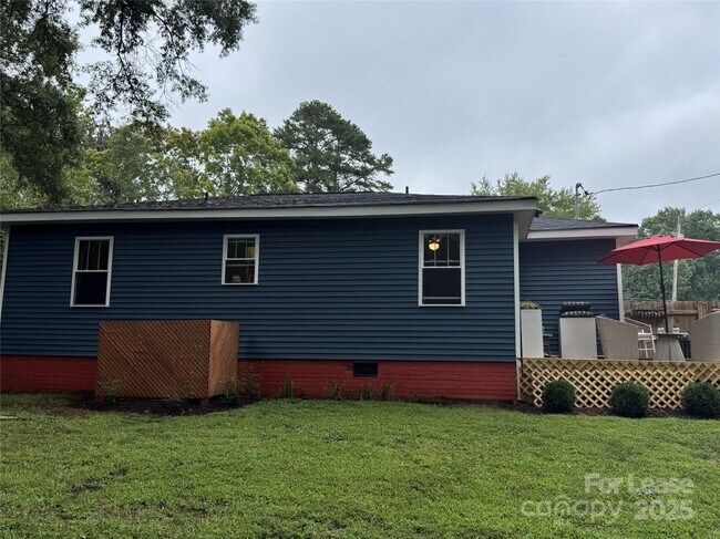 Building Photo - 1760 Shearer Rd