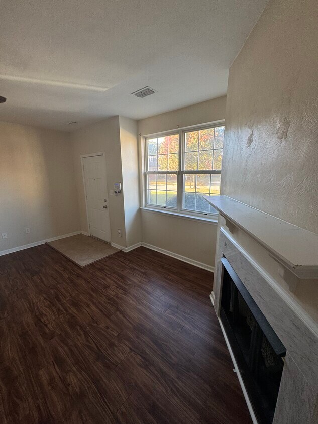 Foto principal - 310 Primrose Ln