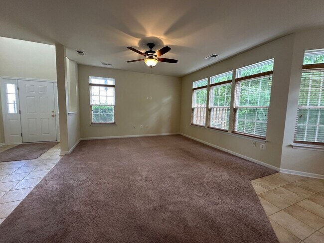 Foto del edificio - 214 Kintyre Ln