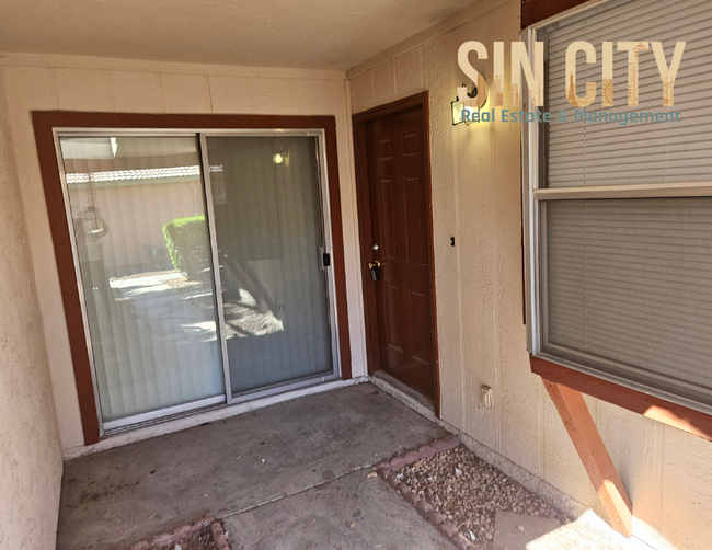 Building Photo - Charming 1 Bed, 1 Bath Townhouse for Rent:...