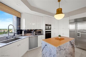 Building Photo - 7575 Pelican Bay Blvd