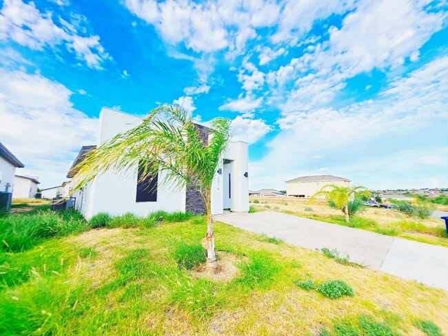 Foto del edificio - 2316 Mango Rd
