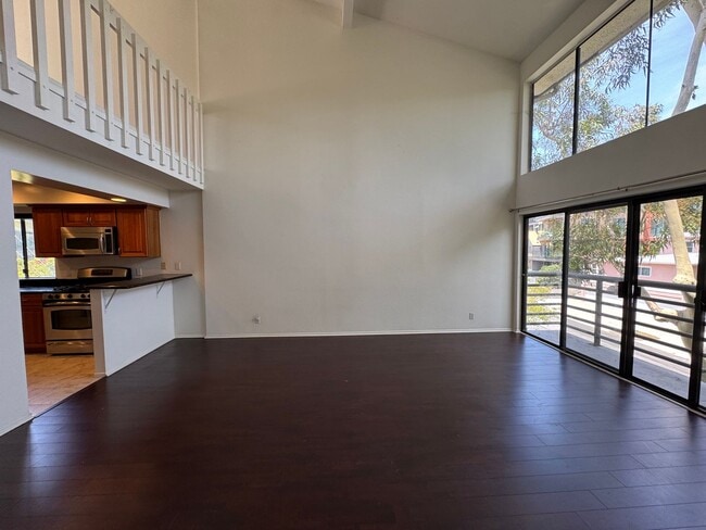 Building Photo - Large and Modern tri-level townhouse in Westwood minutes from Beverly Hills and UCLA