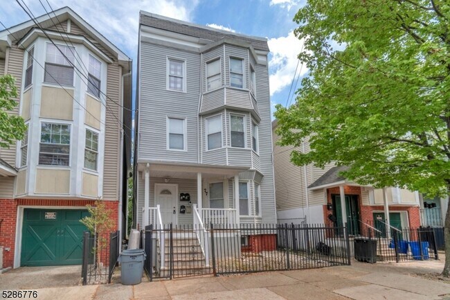 Foto del edificio - 77 N 13th St