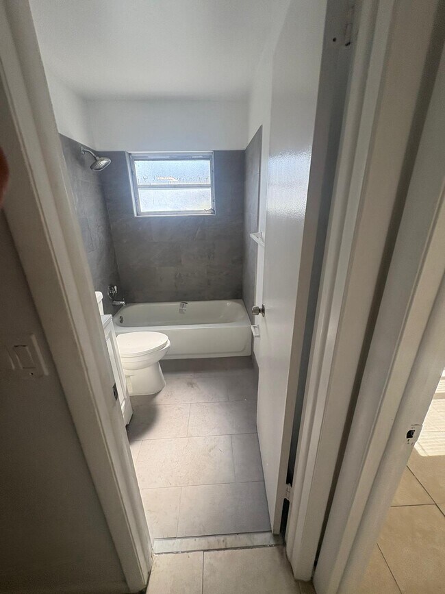 Building Photo - 347 NW 6th Ave