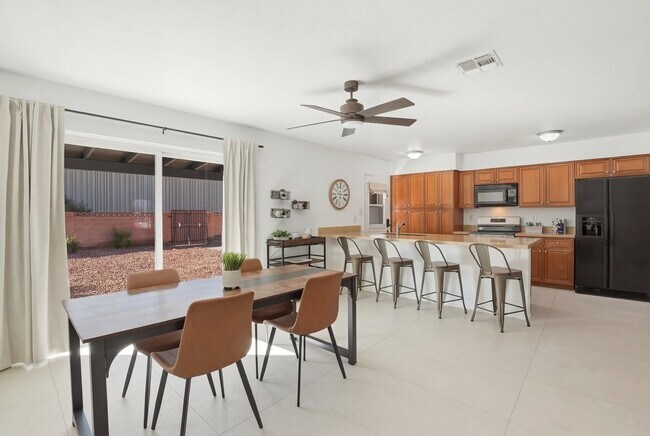 Foto del edificio - 313 E Riviera Dr