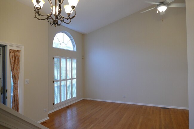Building Photo - 2052 Spice Cir