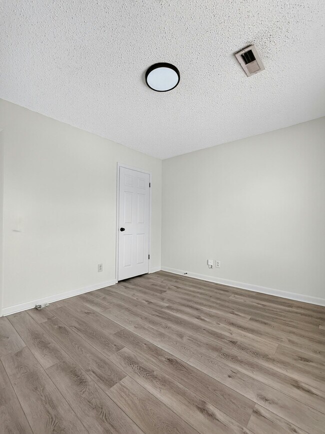 Foto del edificio - 6209 Friar Tuck Dr NW