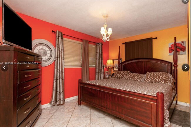 Foto del edificio - 3616 SW 14th St