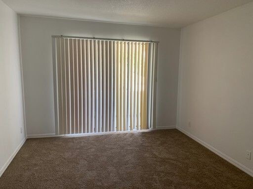 Building Photo - Spacious beachside townhouse