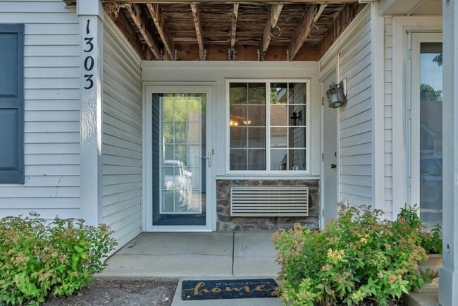 Building Photo - 1303 Silverstone Dr