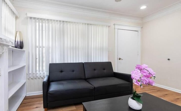Primary Photo - 1161 W 38th St