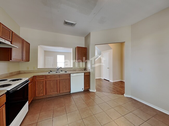 Foto del edificio - 6013 Midcrown Dr