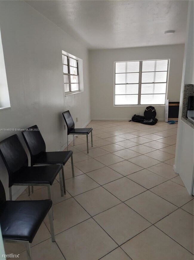 Foto del edificio - 3 br, 2 bath House - 1010 NE 213th Ter # 0
