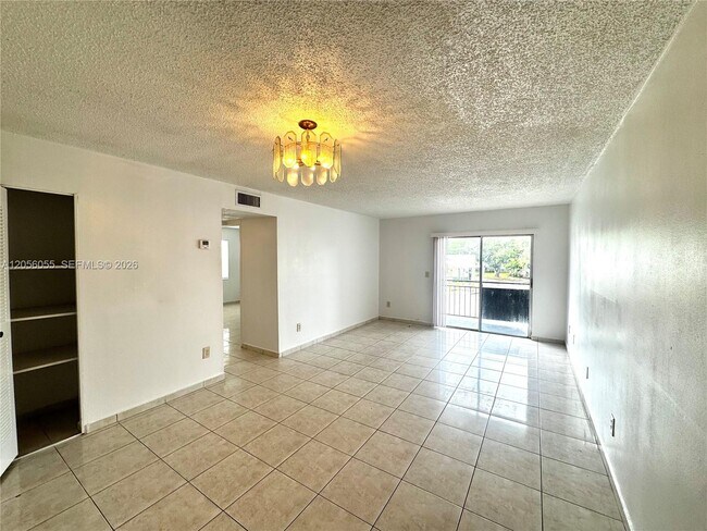 Foto del edificio - 888 NE 132nd St