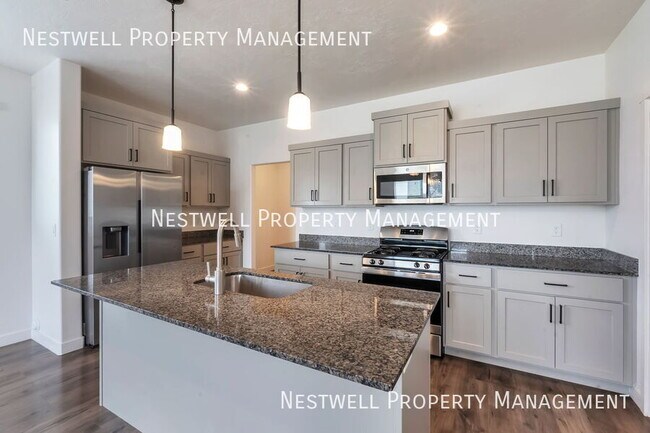 Building Photo - 972 S 850 W