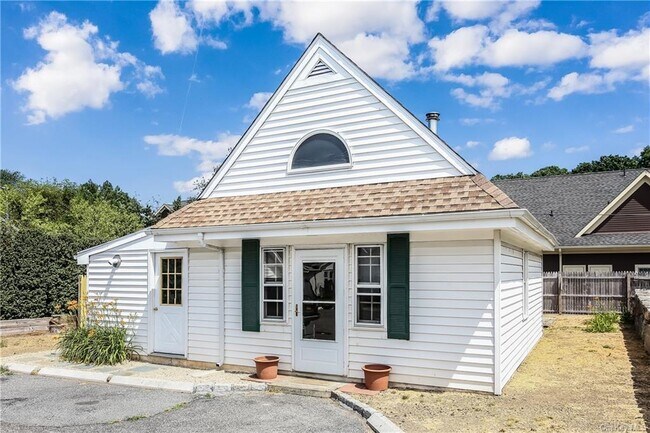 Building Photo - 150 Bedford Rd