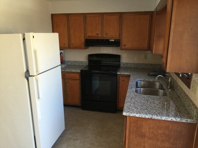 Kitchen 1 - 17 Springbrook Rd
