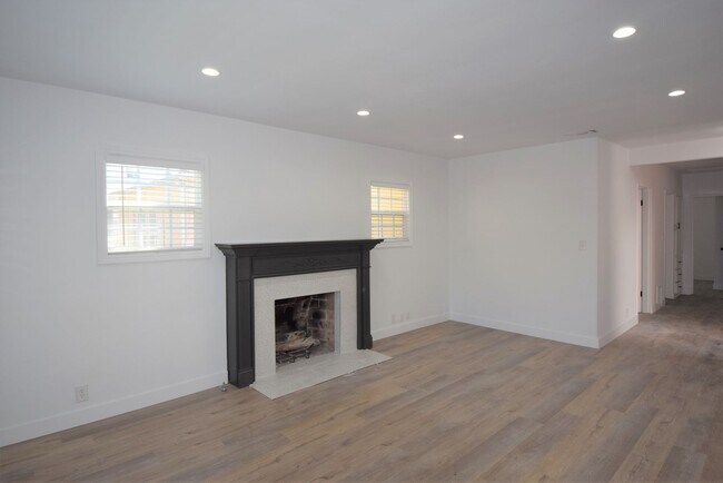 Foto del edificio - 721 N Hollywood Way