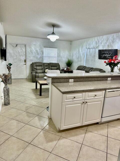 Building Photo - 4942 Dillon St