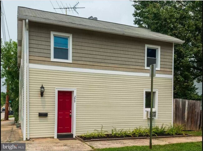 front - 299 4th Ave