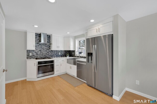 Foto del edificio - 10 Elm Ave