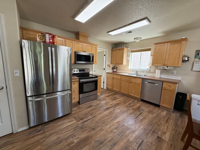Foto del edificio - Fantastic 3 Bed/2.5 Bath Single Family Home in SE Bend