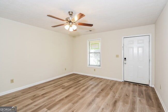 Building Photo - 320 Freeport Dr