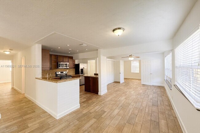 Foto del edificio - 6780 Meade St